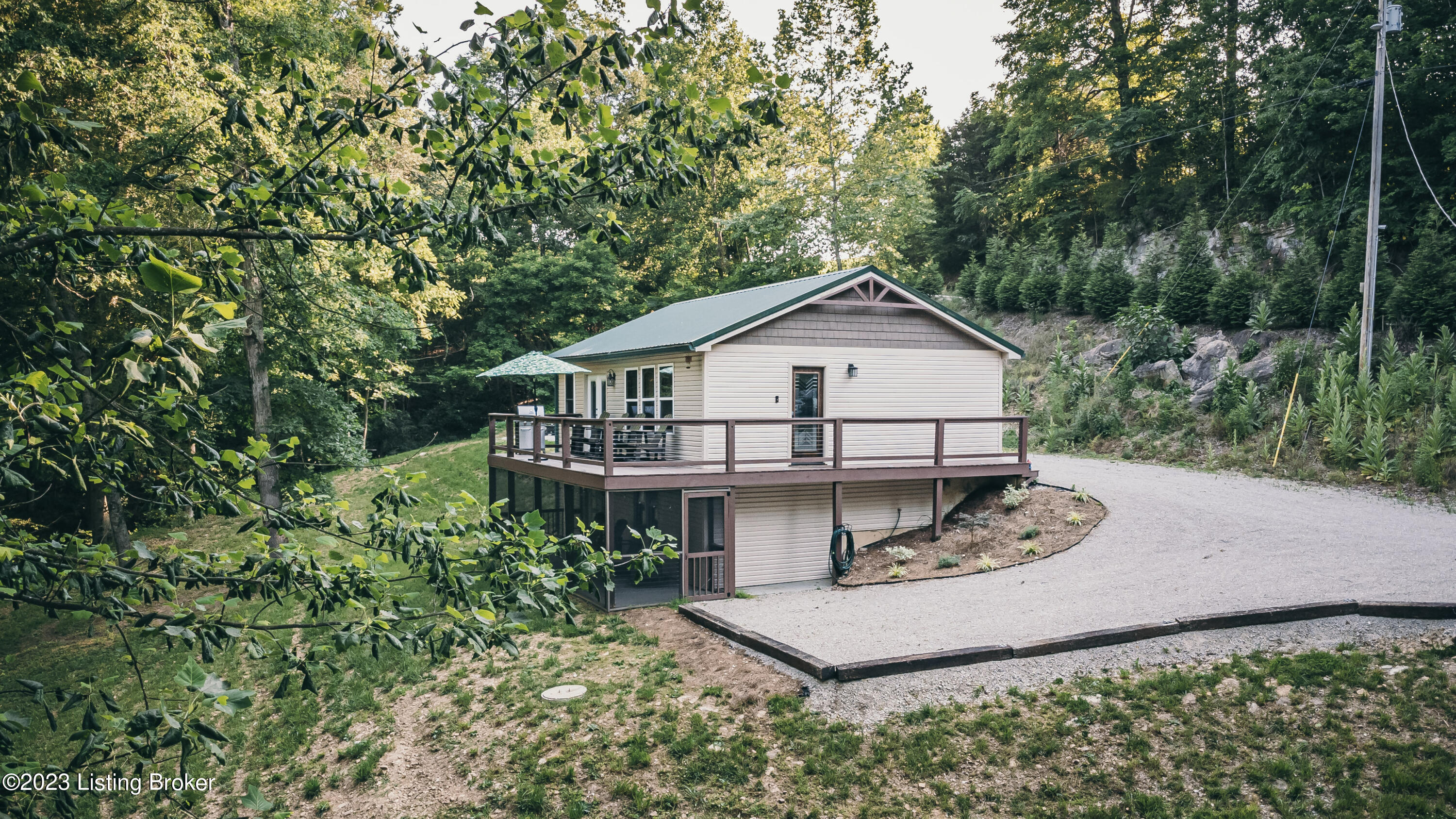 438 Whippoorwill Cove Ln, Westview, Pennsylvania image 3