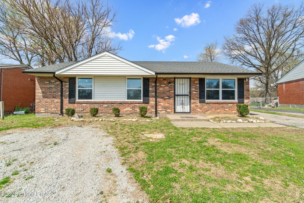 Photo of 5200 Robinwood Rd, Louisville, KY 40218 (MLS # 1712941)