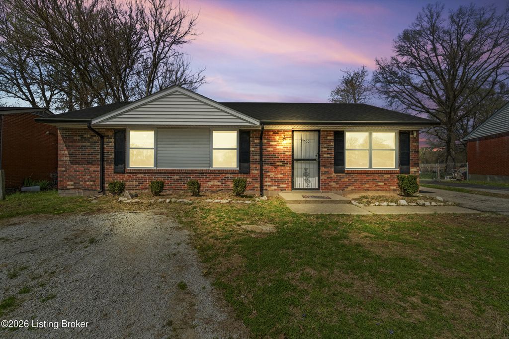 Photo of 5200 Robinwood Rd, Louisville, KY 40218 (MLS # 1712941)