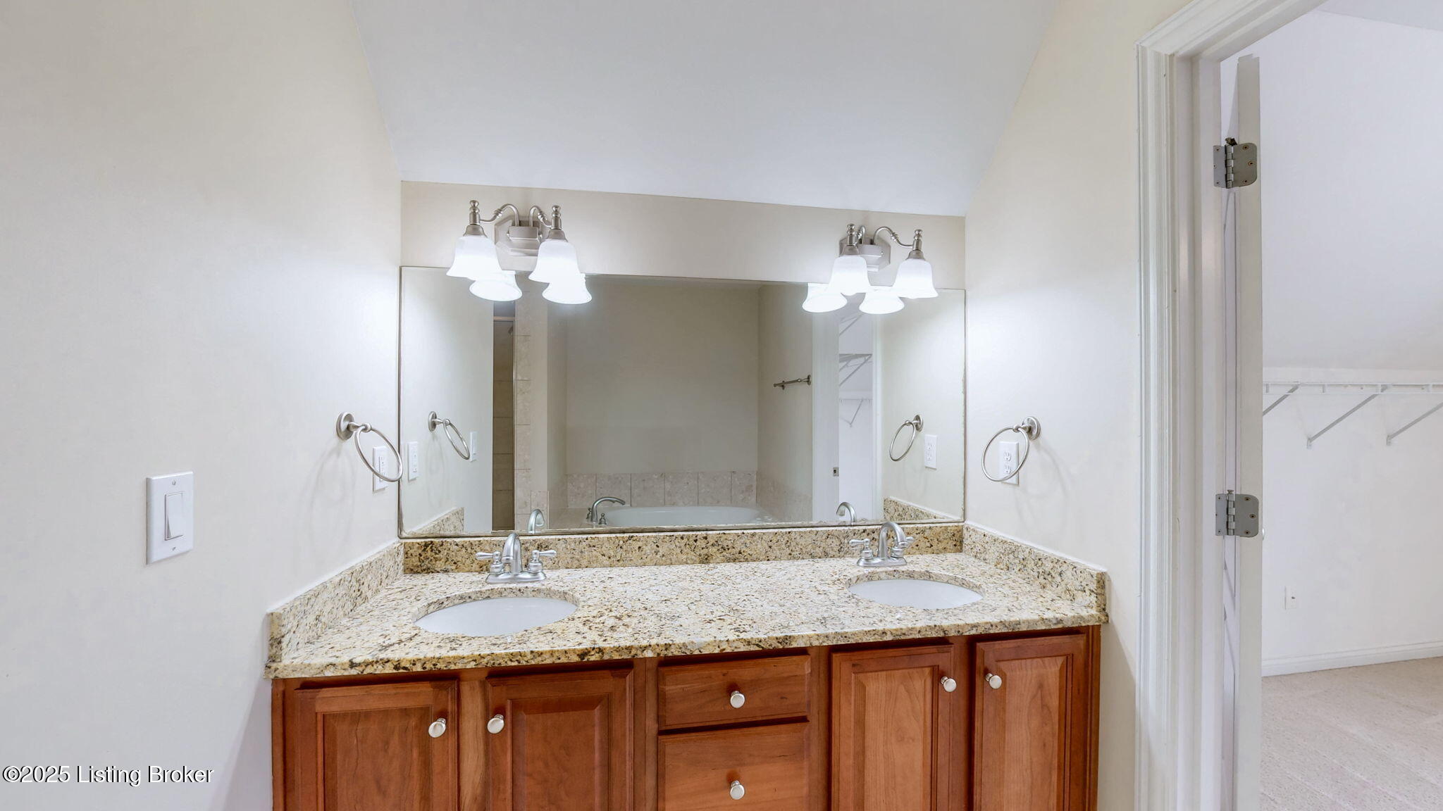 6306 Saskatchewan Dr, Louisville, Kentucky image 37