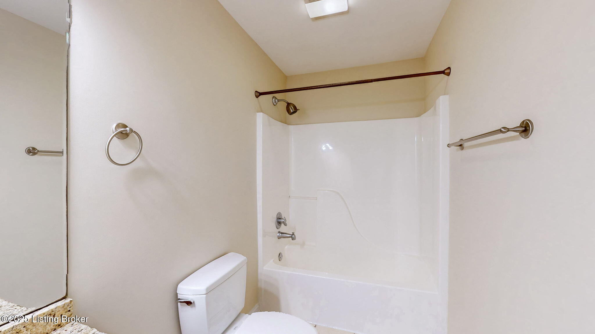 6306 Saskatchewan Dr, Louisville, Kentucky image 32