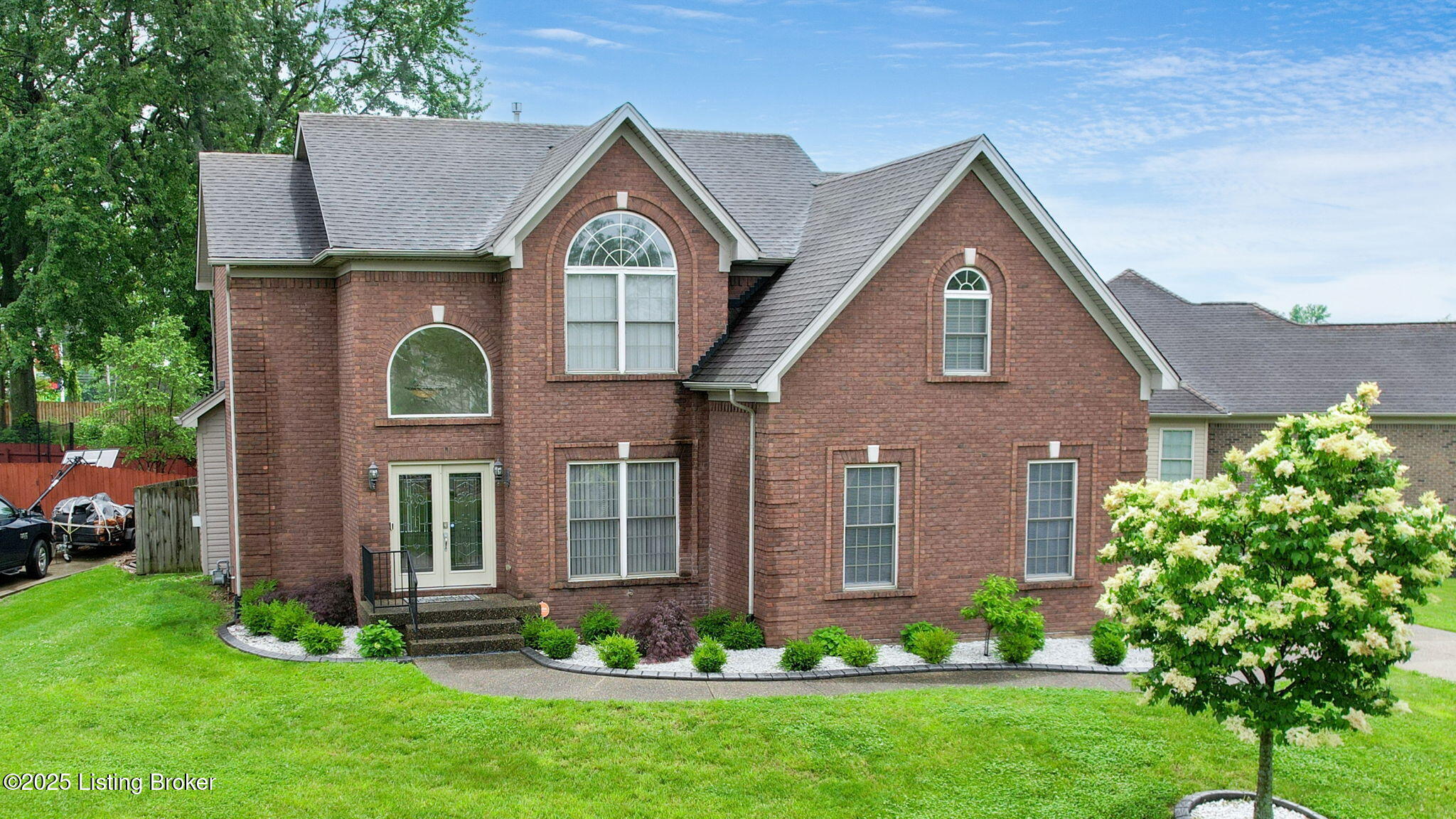 6306 Saskatchewan Dr, Louisville, Kentucky image 2