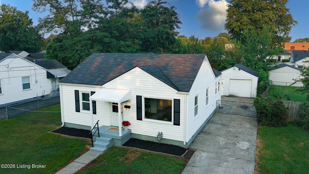 Photo of 4022 Lisa Ave, Louisville, KY 40216 (MLS # 1729545)