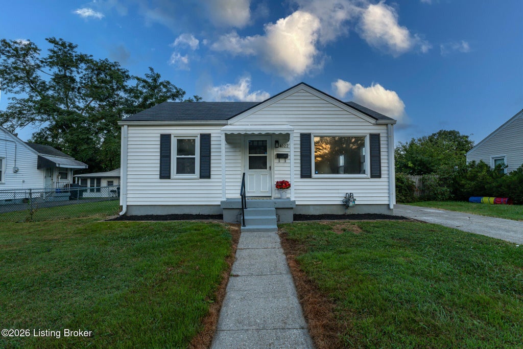 Photo of 4022 Lisa Ave, Louisville, KY 40216 (MLS # 1729545)