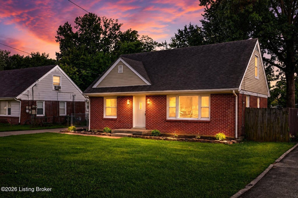 Photo of 1006 Meadow Hill Rd, Louisville, KY 40219 (MLS # 1725397)