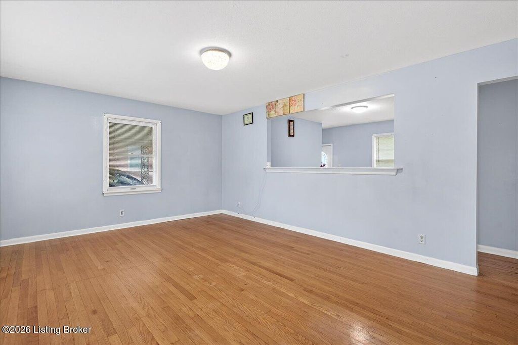 Photo of 5500 Raymary Dr, Louisville, KY 40272 (MLS # 1712866)