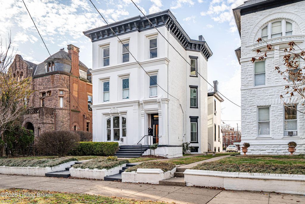 Photo of 1018 S 3rd St, Louisville, KY 40203 (MLS # 1706166)