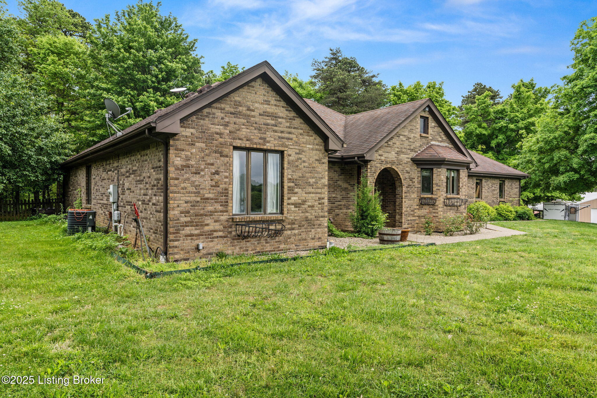 1093 W Bryan Rd, Elizabethtown, Pennsylvania image 3