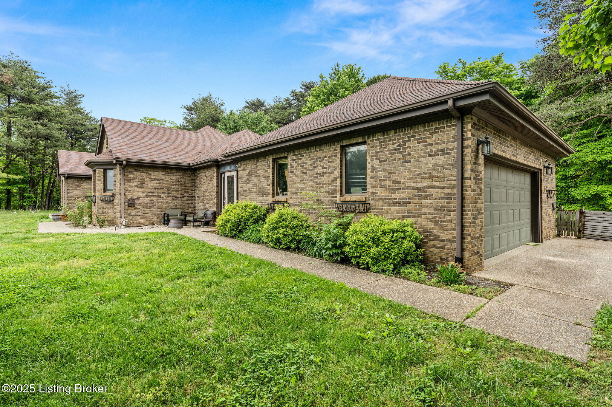 1093 W Bryan Rd, Elizabethtown, Pennsylvania image 2