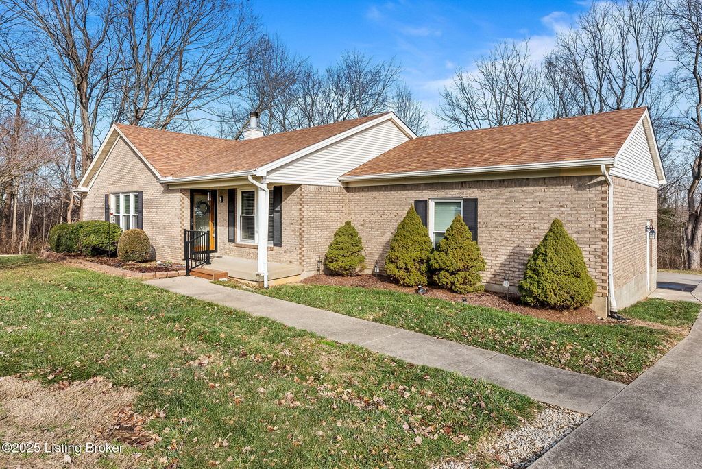 Photo of 1001 Thorn Bush Rd, La Grange, KY 40031 (MLS # 1705575)