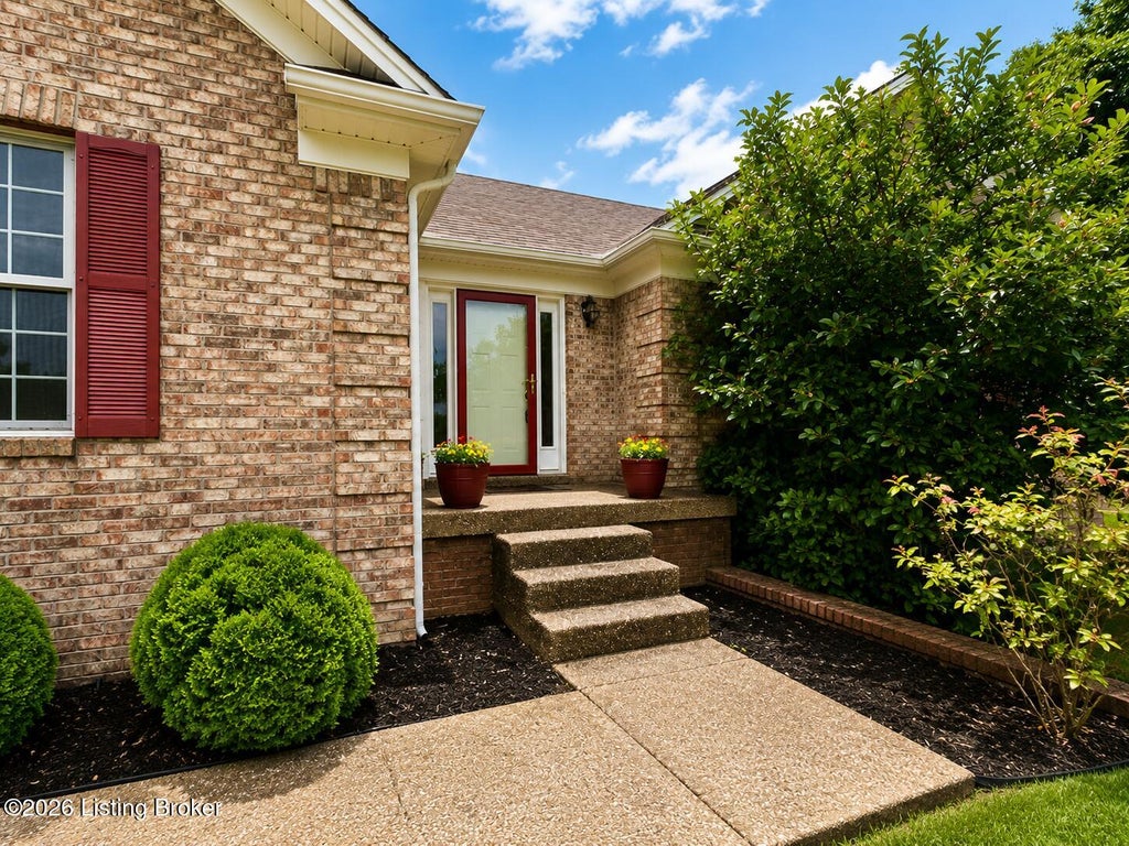 Photo of 18 Cambridge Pl, Taylorsville, KY 40071 (MLS # 1723086)