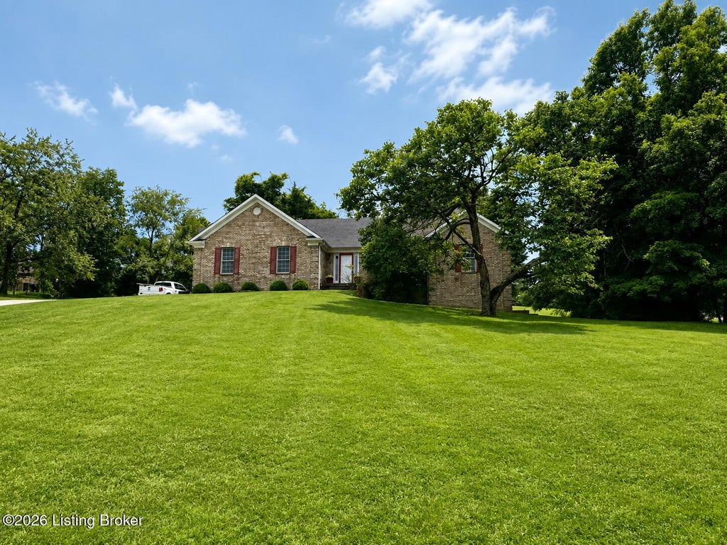 Photo of 18 Cambridge Pl, Taylorsville, KY 40071 (MLS # 1723086)
