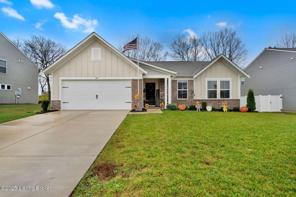 Photo of 164 Shadow Rock Ct, Shepherdsville, KY 40165 (MLS # 1704342)