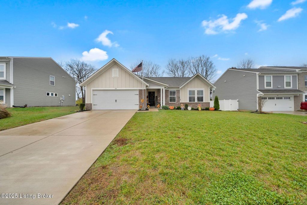 Photo of 164 Shadow Rock Ct, Shepherdsville, KY 40165 (MLS # 1704342)