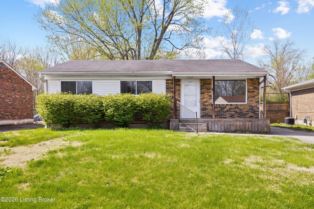 Photo of 2507 Lamborne Blvd, Louisville, KY 40272 (MLS # 1713228)