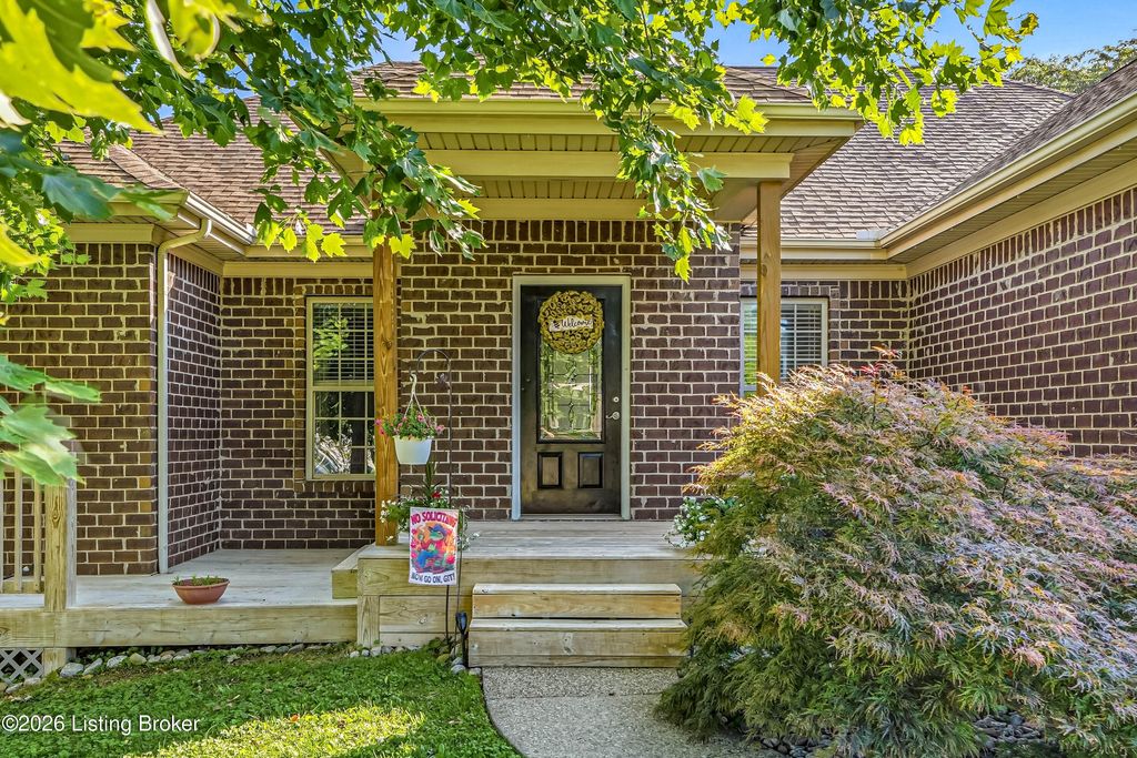 Photo of 416 Buckman Station Ct, Simpsonville, KY 40067 (MLS # 1722355)
