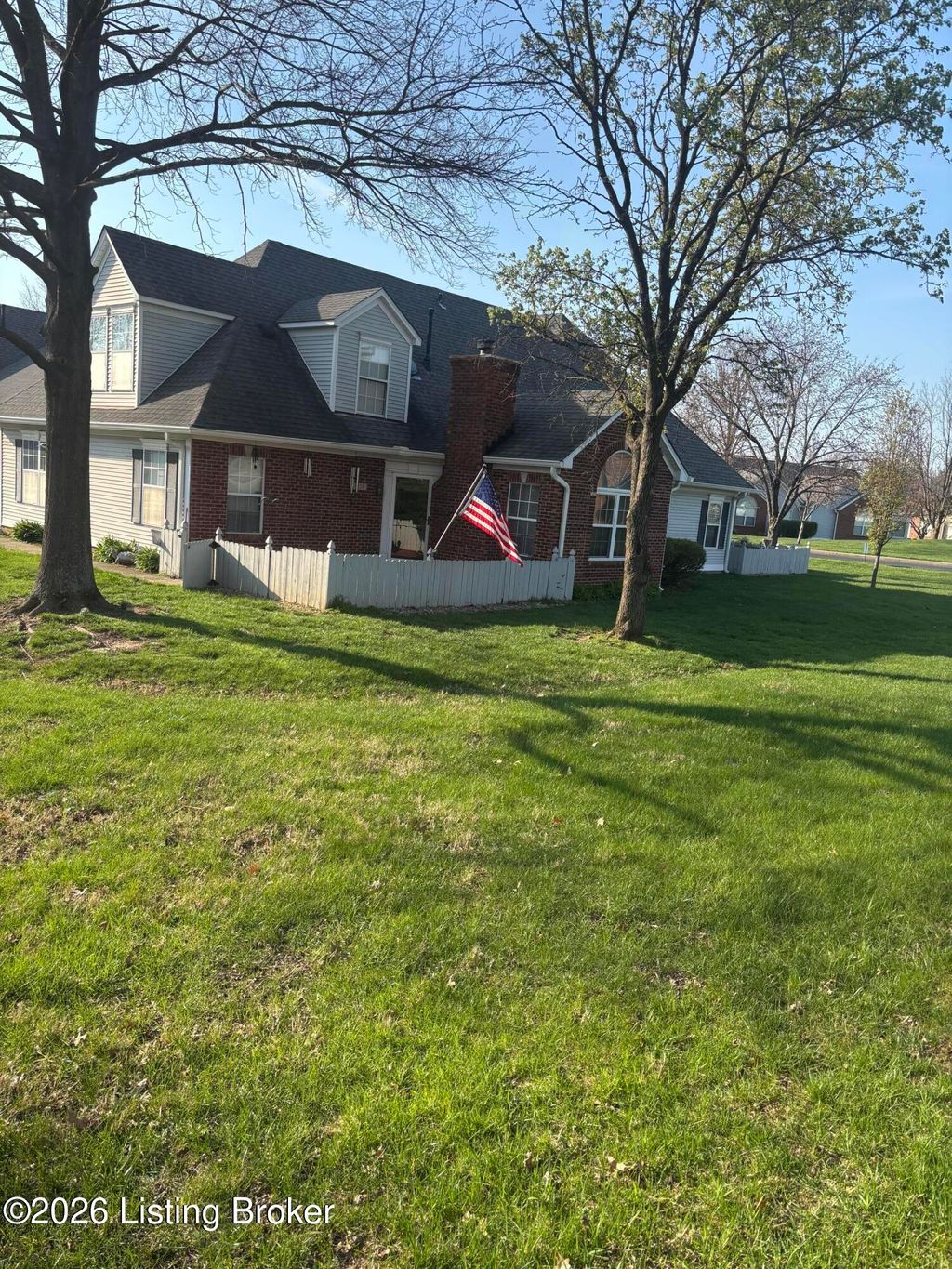 Photo of 8120 Meadowgreen Pl, Louisville, KY 40299 (MLS # 1712828)