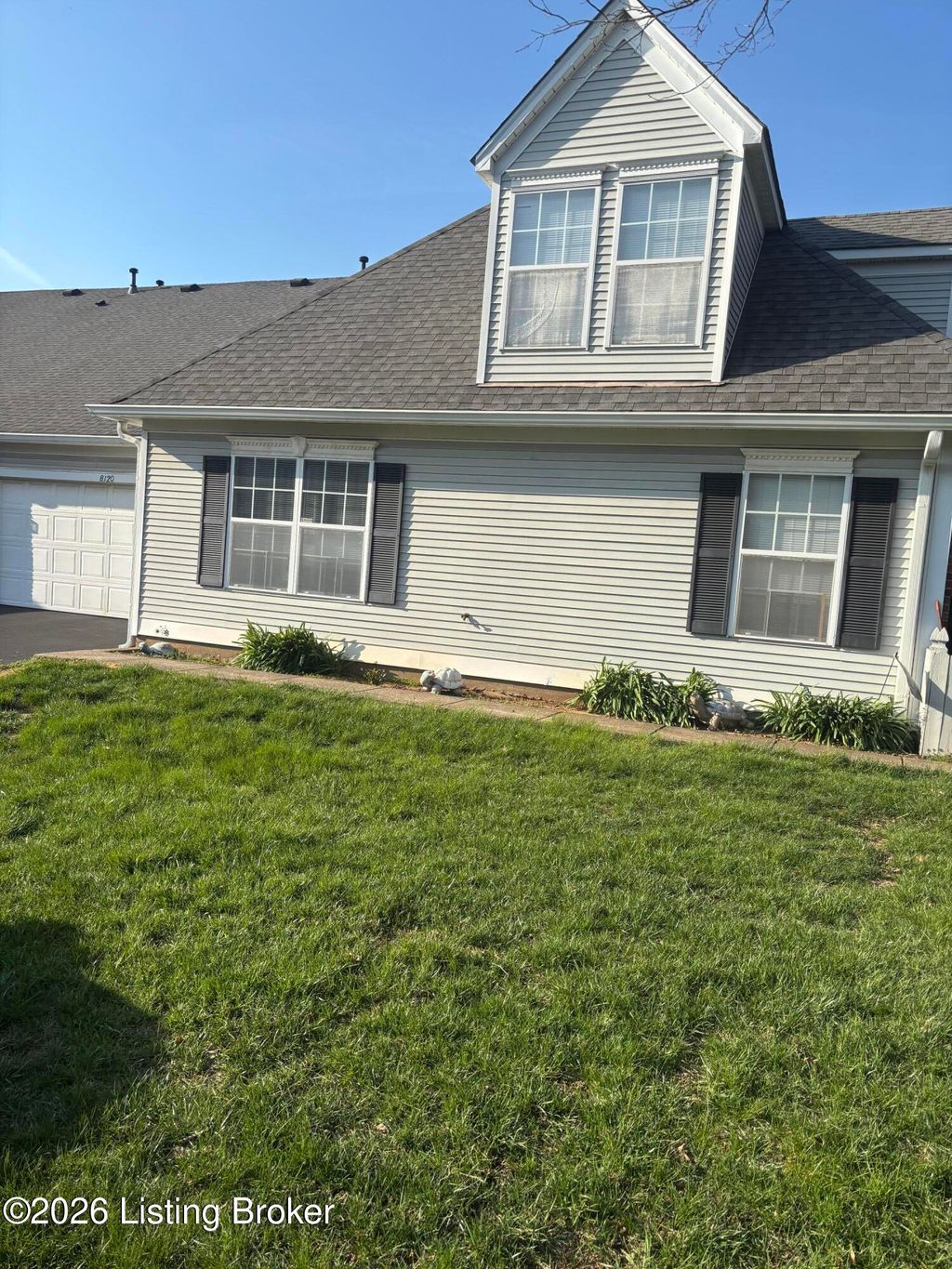 Photo of 8120 Meadowgreen Pl, Louisville, KY 40299 (MLS # 1712828)