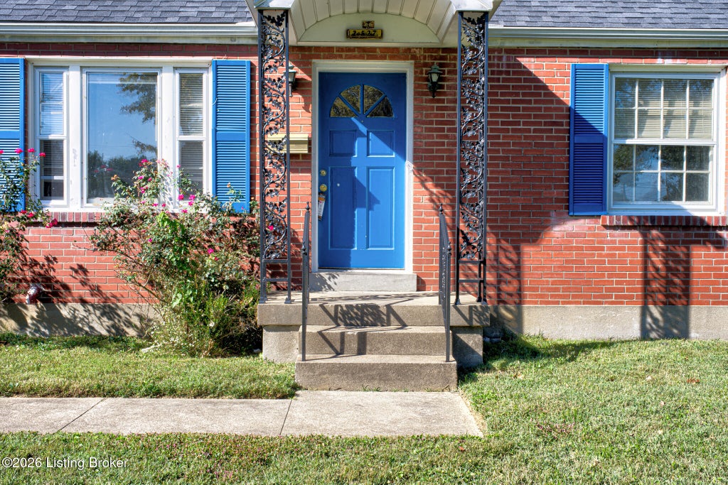 Photo of 2527 Gardiner Ln, Louisville, KY 40205 (MLS # 1732695)