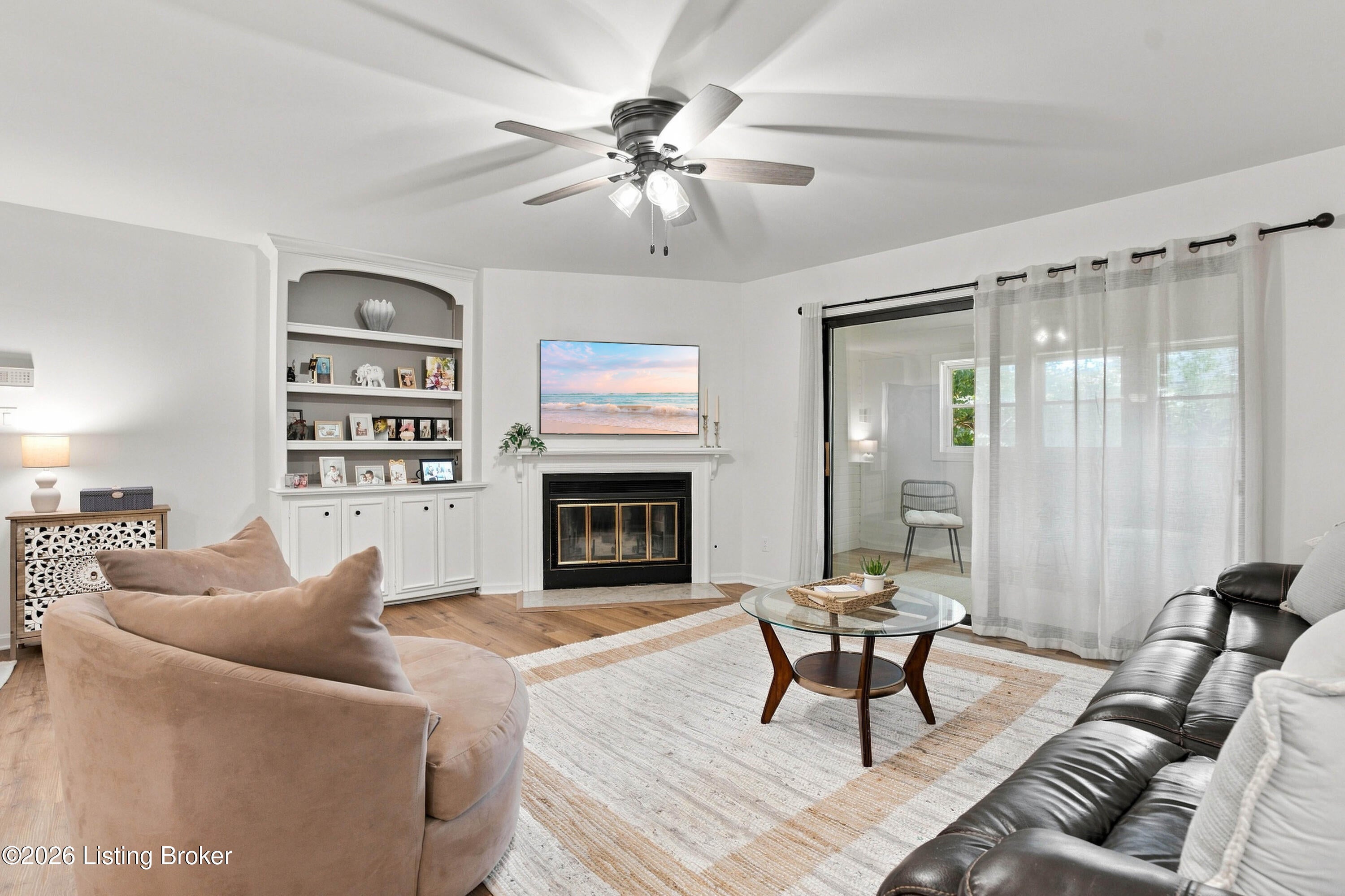 818 Washburn Ave 6