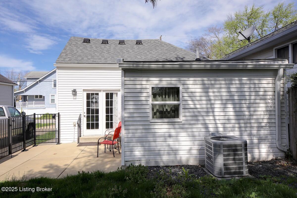 1517 Hoertz Ave, Louisville, Kentucky image 16