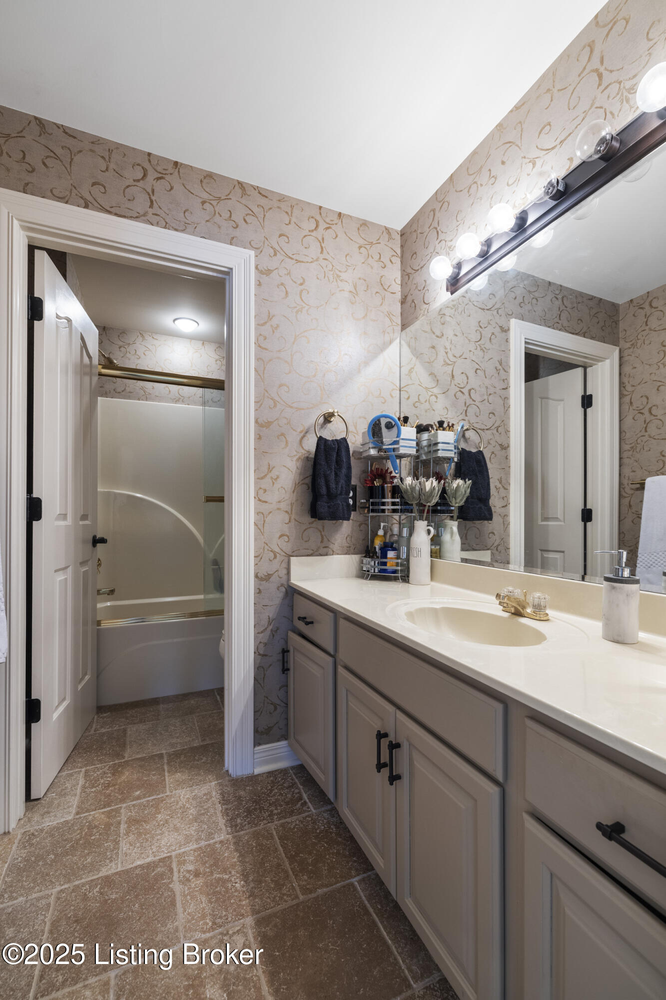 12206 Bridgeway Ct, Sellersburg, Indiana image 36