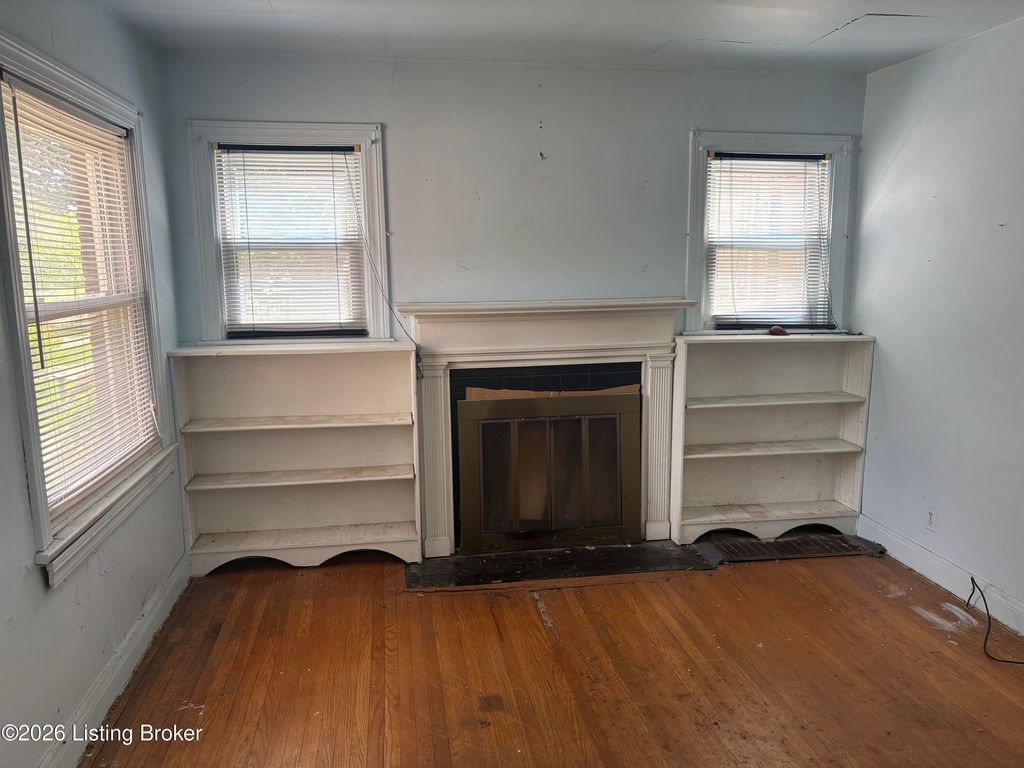 Photo of 3927 Kennison Ave, Louisville, KY 40207 (MLS # 1717266)