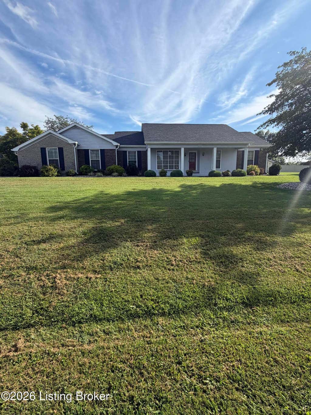 Photo of 1312 Bambridge Ln, Campbellsville, KY 42718 (MLS # 1727118)