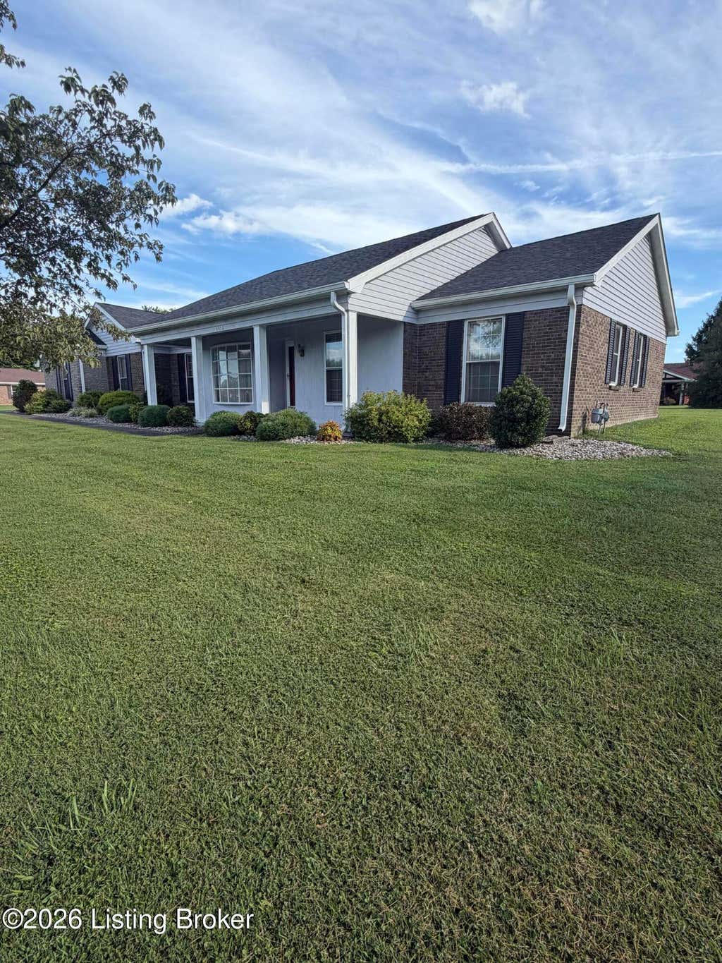 Photo of 1312 Bambridge Ln, Campbellsville, KY 42718 (MLS # 1727118)