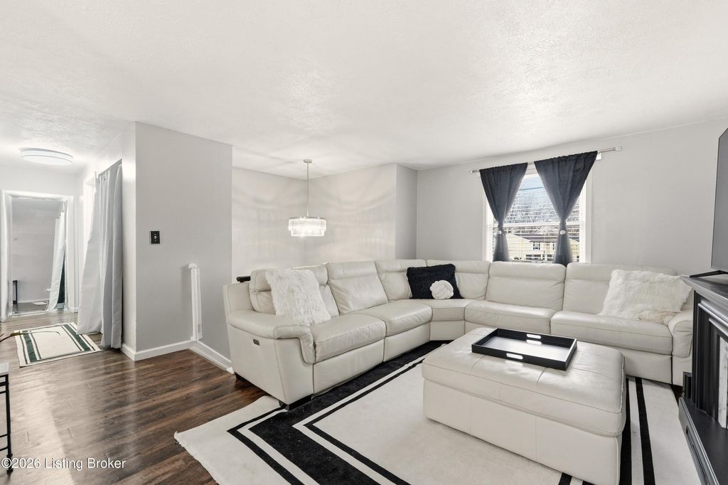 Photo of 4705 Arroyo Trail, Louisville, KY 40229 (MLS # 1709820)