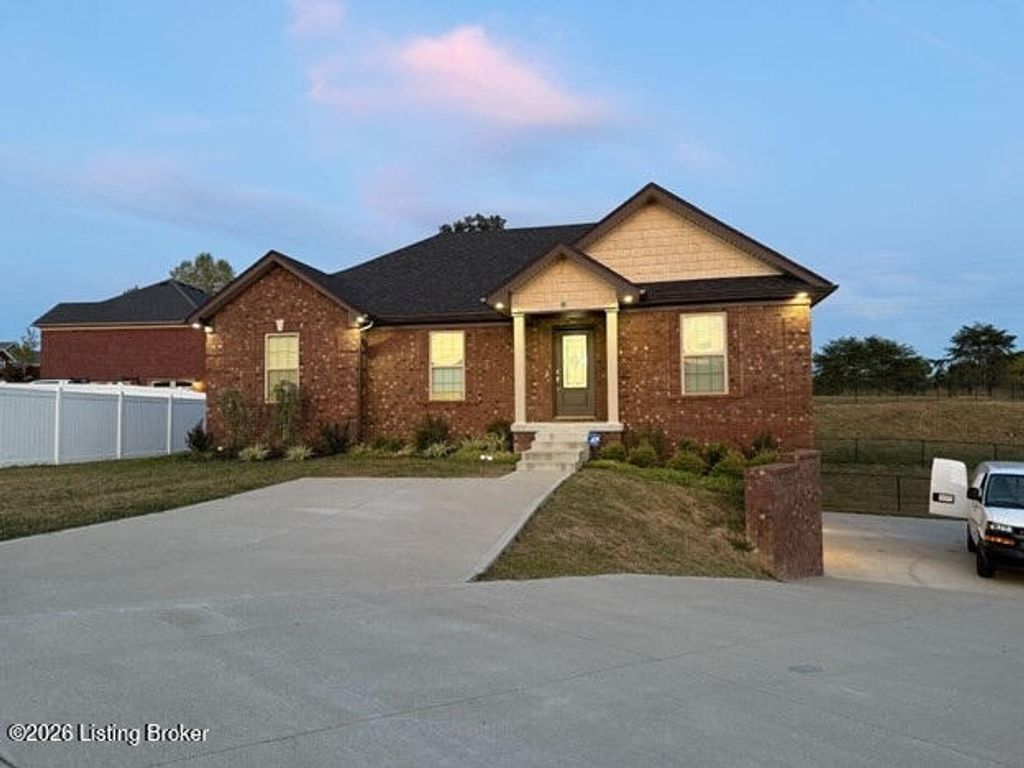 Photo of 103 Bay Ct, Bardstown, KY 40004 (MLS # 1711930)