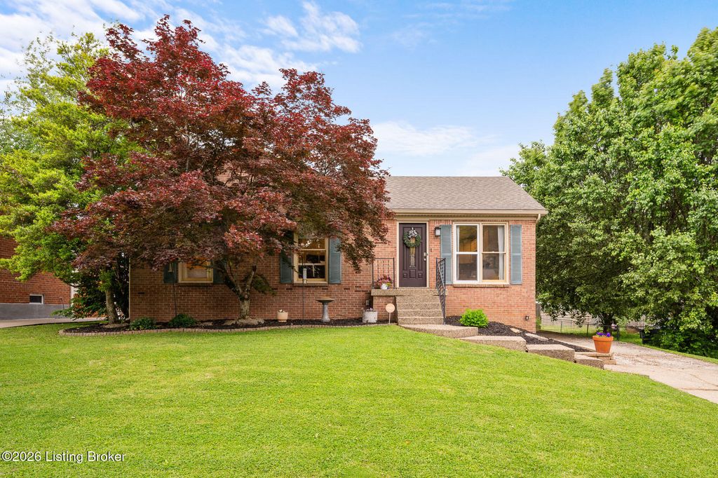 Photo of 2916 Raven Ct, Louisville, KY 40220 (MLS # 1716553)
