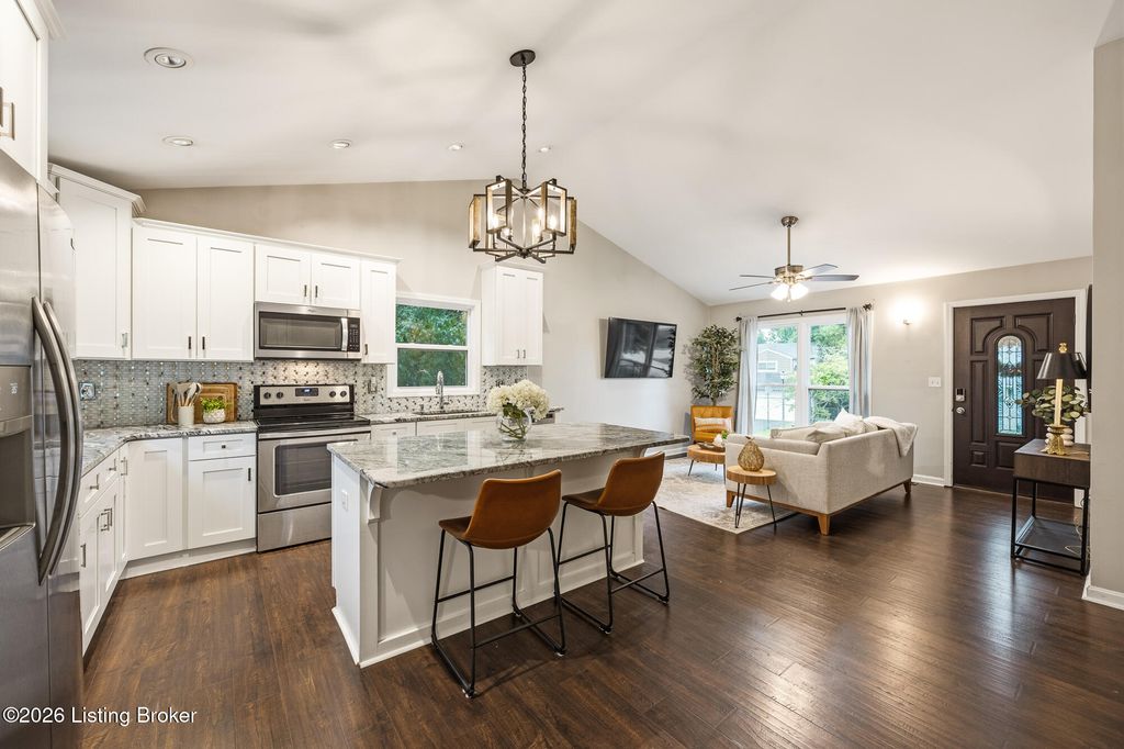 Photo of 2916 Raven Ct, Louisville, KY 40220 (MLS # 1716553)