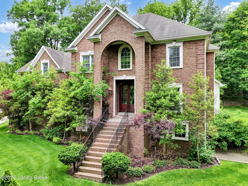 Photo of 560 N Hubbards Ln, Louisville, KY 40207 (MLS # 1719849)