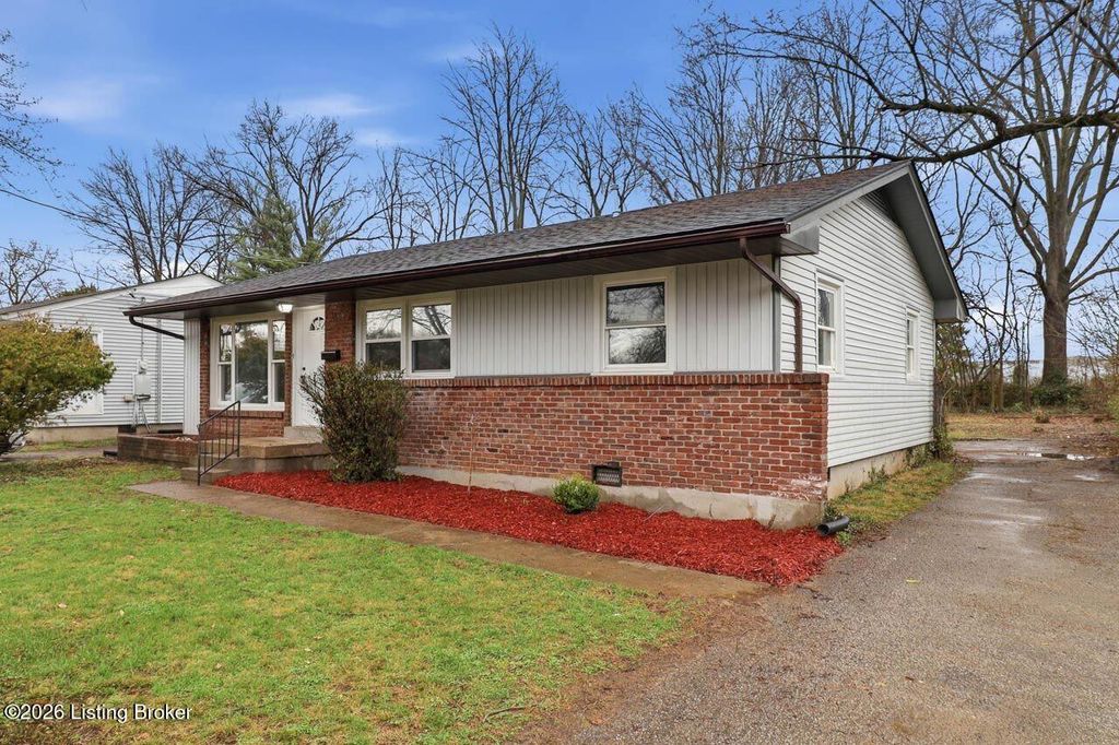Photo of 5311 Red Leaf Rd, Louisville, KY 40218 (MLS # 1714283)