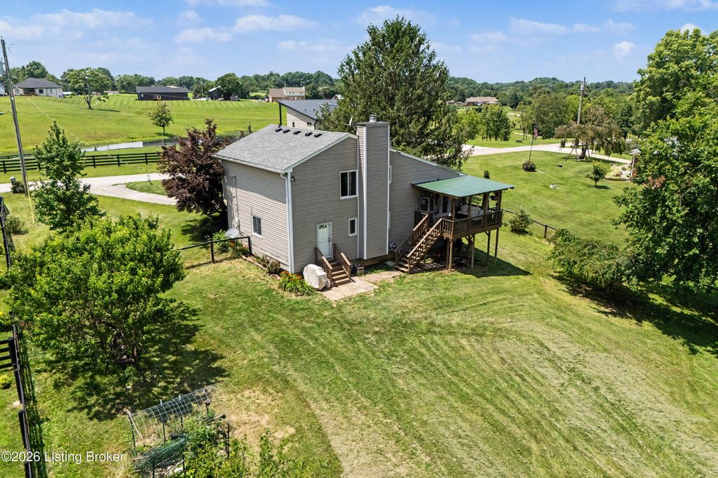 Photo of 216 Shakeland Dr, Taylorsville, KY 40299 (MLS # 1722055)