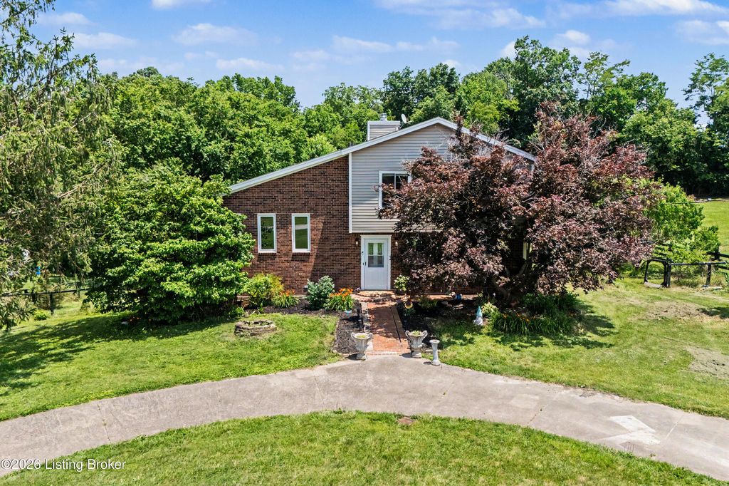 Photo of 216 Shakeland Dr, Taylorsville, KY 40299 (MLS # 1722055)