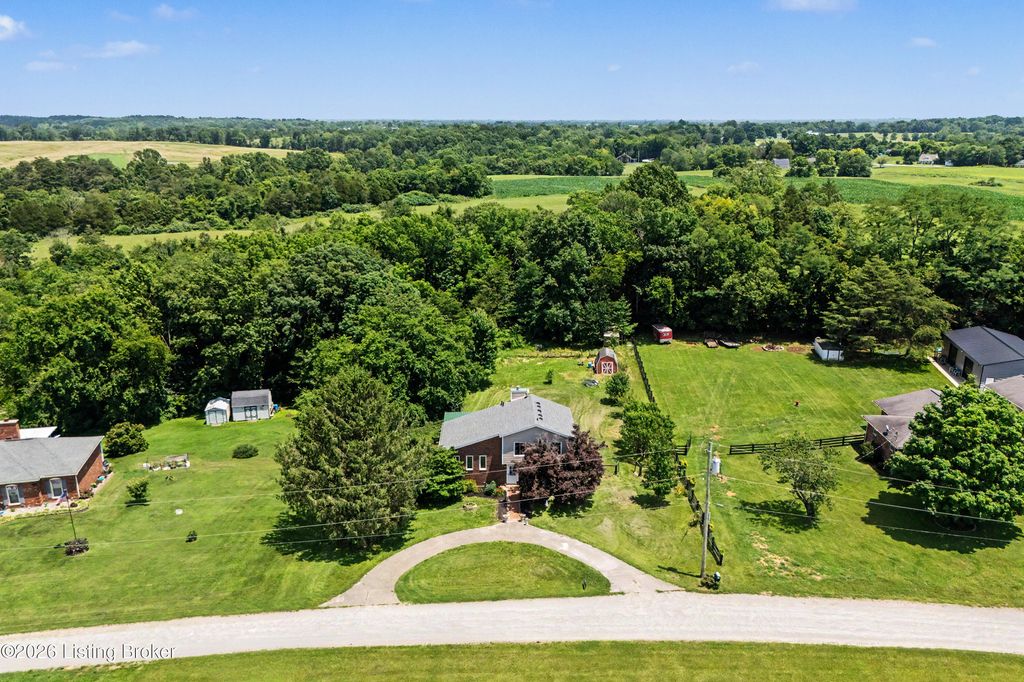 Photo of 216 Shakeland Dr, Taylorsville, KY 40299 (MLS # 1722055)