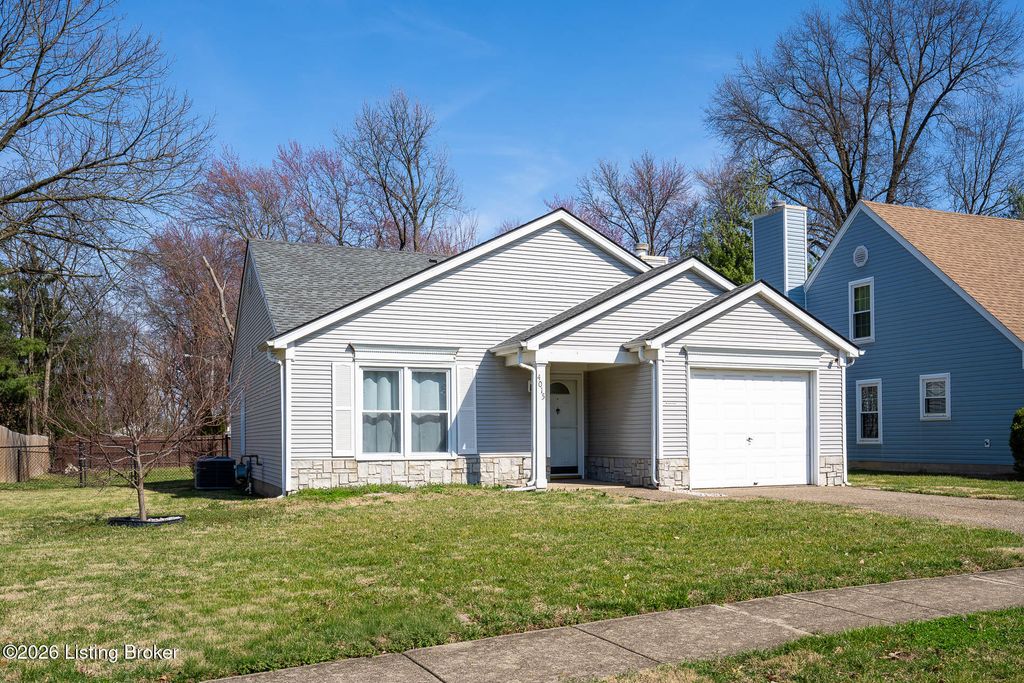 Photo of 4015 Handley Ave, Louisville, KY 40218 (MLS # 1711081)