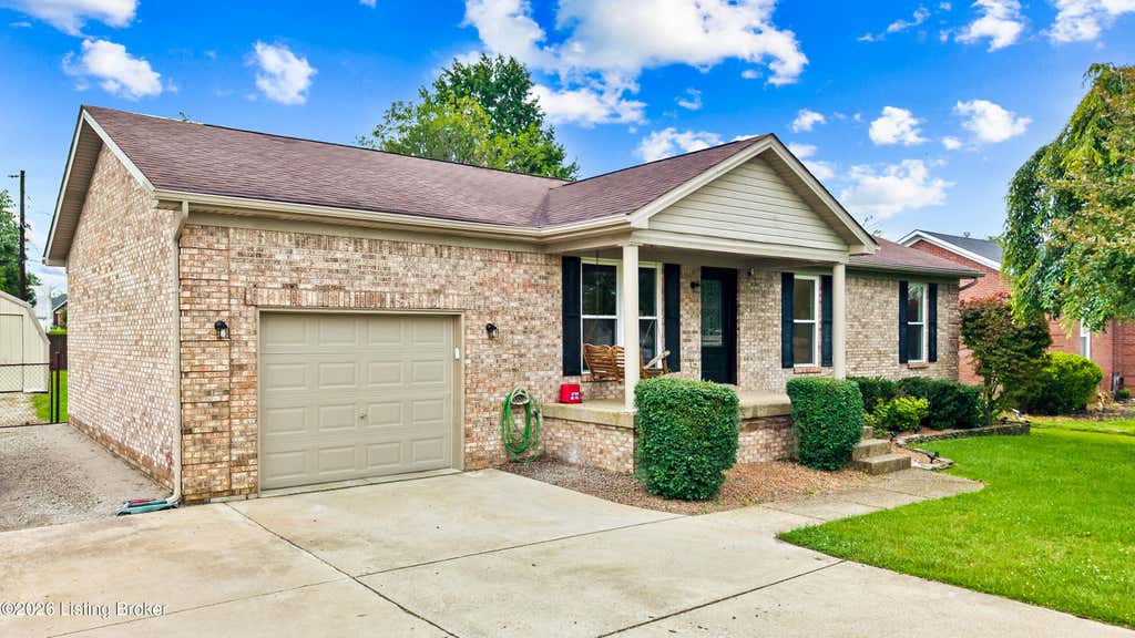 Photo of 152 Dennis Dr, Shepherdsville, KY 40165 (MLS # 1721011)