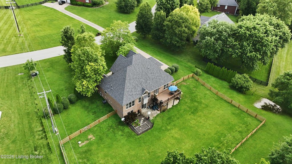 Photo of 3904 Ballard Woods Dr, Smithfield, KY 40068 (MLS # 1721966)