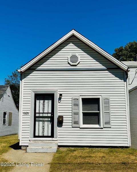 Photo of 1925 Duncan St, Louisville, KY 40203 (MLS # 1700062)