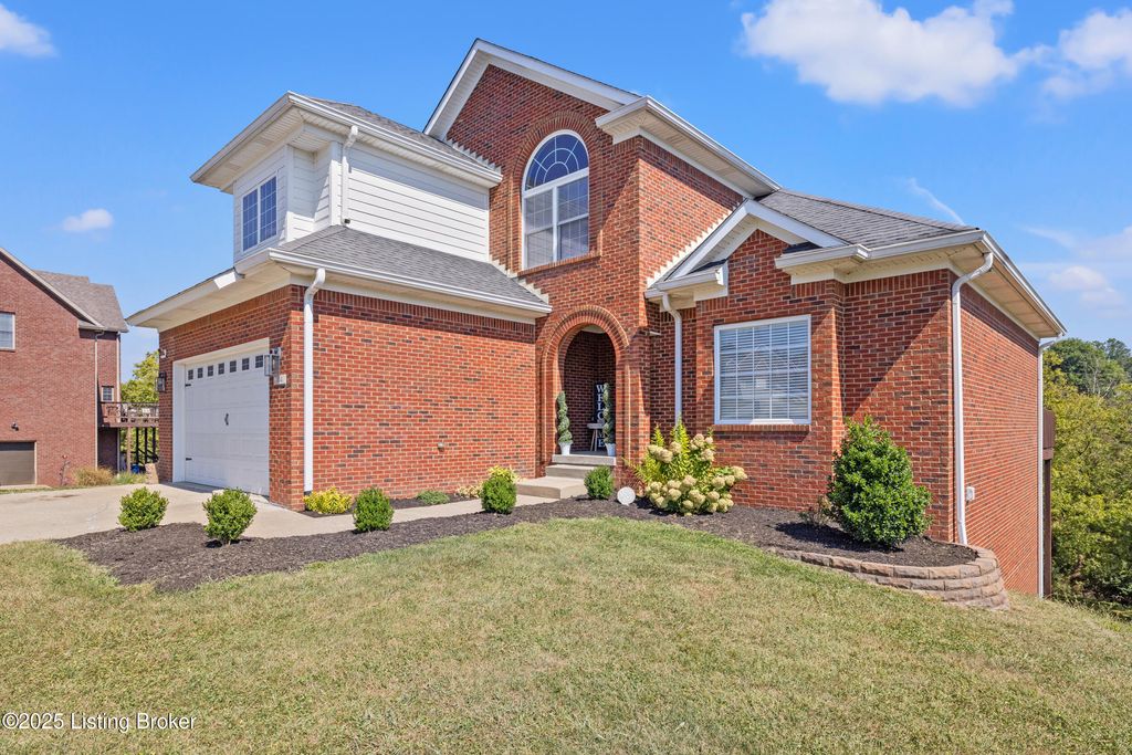 Photo of 304 Blue Spruce Dr, Frankfort, KY 40601 (MLS # 1705947)