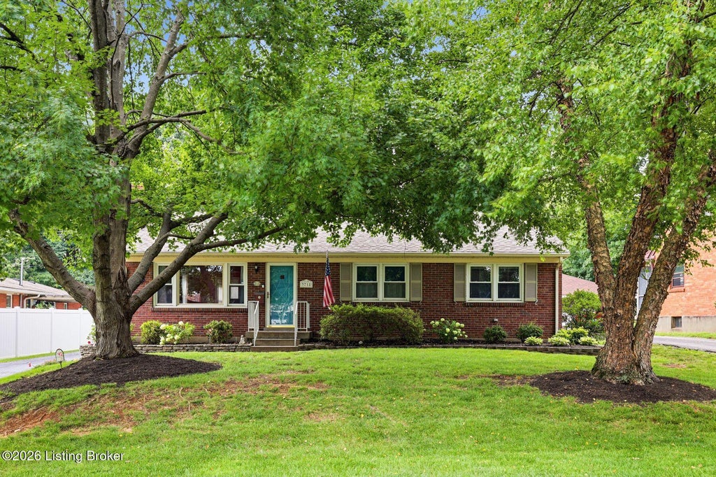 Photo of 3718 Hillsboro Rd, Louisville, KY 40207 (MLS # 1724163)