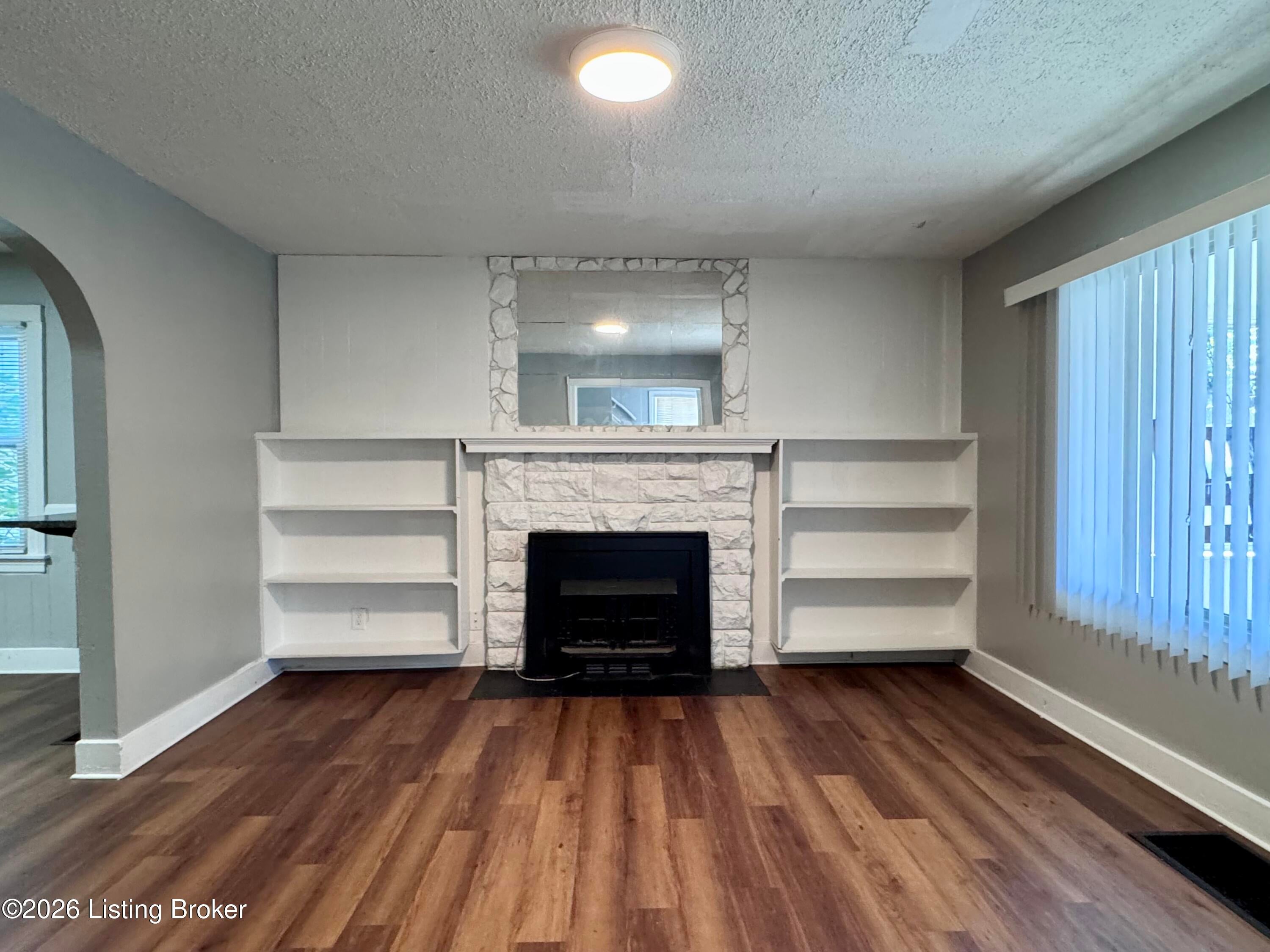 717 W Evelyn Ave