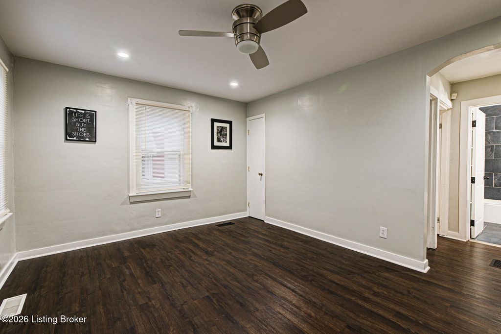 Photo of 703 W Florence Ave, Louisville, KY 40215 (MLS # 1707891)