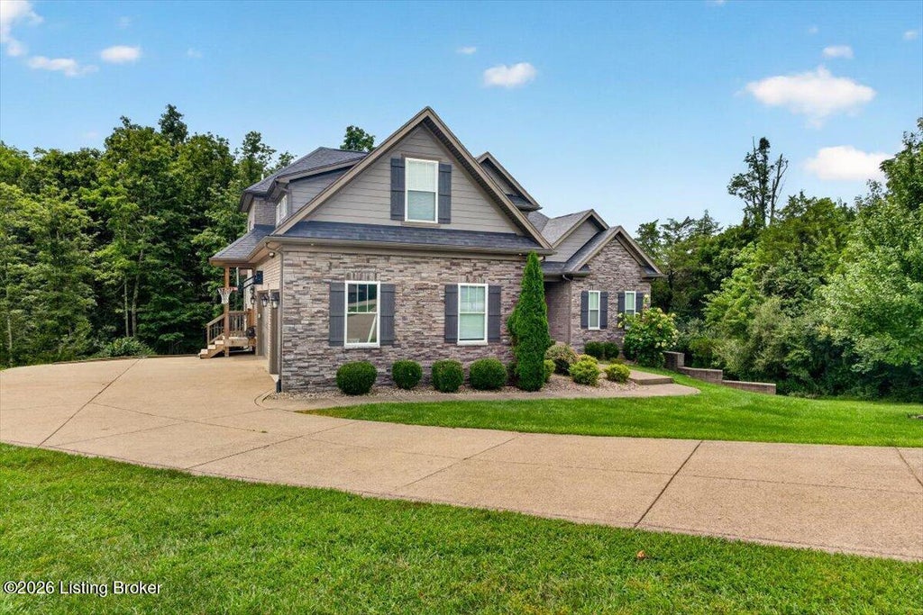 Photo of 2004 Oakshade Ct, Crestwood, KY 40014 (MLS # 1727930)