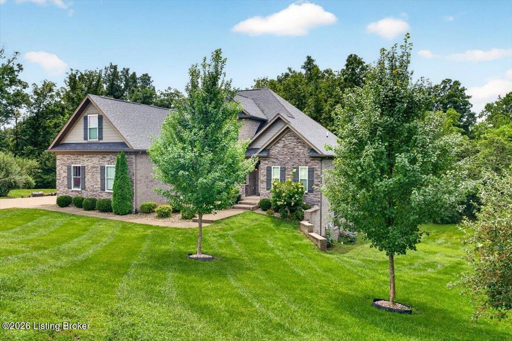 Photo of 2004 Oakshade Ct, Crestwood, KY 40014 (MLS # 1727930)
