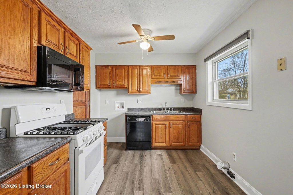 Photo of 202 Hillside Ln, Louisville, KY 40229 (MLS # 1712817)