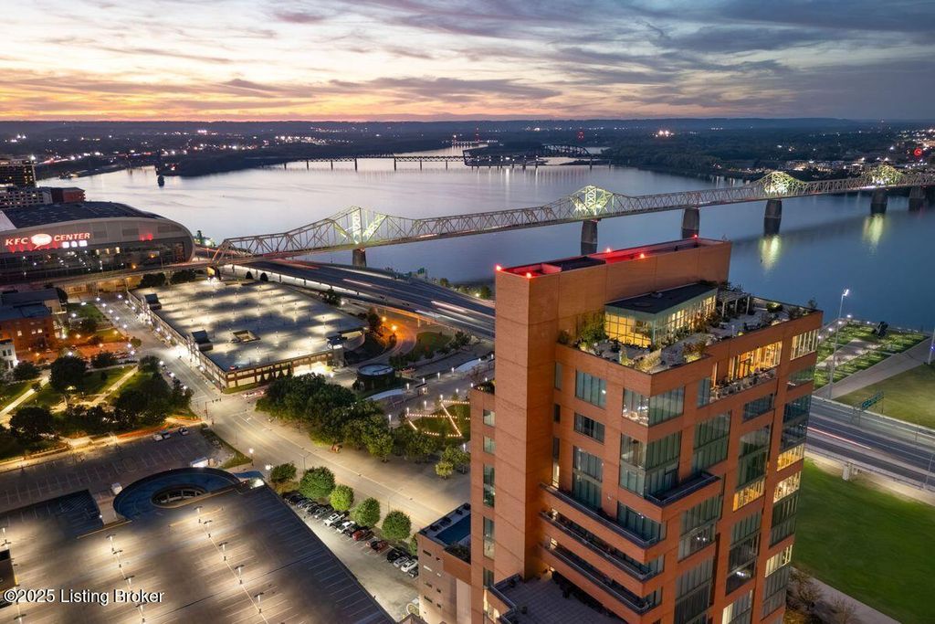 Photo of 222 E Witherspoon St #2200, Louisville, KY 40202 (MLS # 1701444)